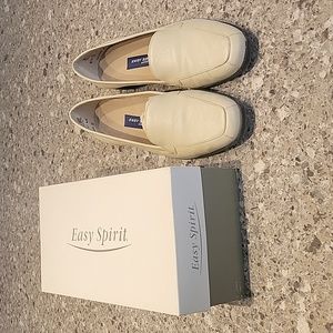 Women's Easy Spirit Loafers Size 8.5